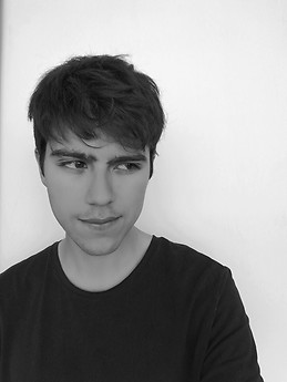 Tomás