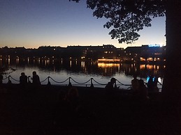 Big room best central spot - near university and downtown