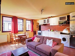 Bright 2-bedroom apartment with terrace for rent in Terézváros