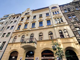 bright-2-bedroom-apartment-terrace-rent-terezvaros-78f95fe621c2f