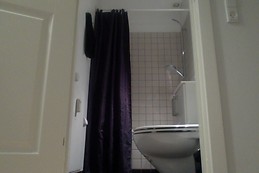 Bright and fully refurbished room in sunny apartment in beautifu