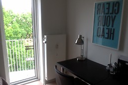 Bright and fully refurbished room in sunny apartment in beautifu