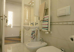 Bright and Furnished Rooms for rent in Wonderful 2bedroom Apartm