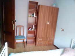 Buscas habitación?aquí la tienes.con cama grande