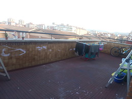 Buscas habitación?aquí la tienes.con cama grande