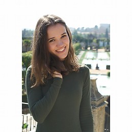 Larissa Emerelida