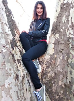 Virág Szucs (szvirag98@gmail.com)