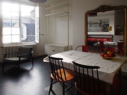 Calm and bright studio in the neighborhood Cathedral