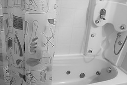 Camera Doppia for short period, situata in zona molto servita di