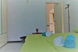 Camera Doppia for short period, situata in zona molto servita di