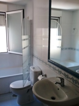 CASA CON JARDÍN CERCA DE LA UNIVERSIDAD