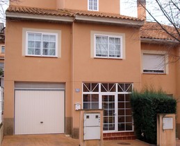 CASA CON JARDÍN CERCA DE LA UNIVERSIDAD