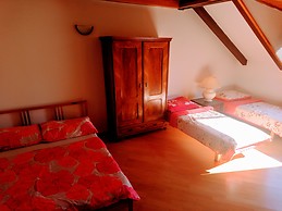 Spacious and bright 3-bedroom apartment with balcony close to th