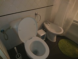 Spacious and bright 3-bedroom apartment with balcony close to th