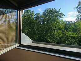 Spacious and bright 3-bedroom apartment with balcony close to th