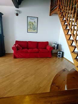 Spacious and bright 3-bedroom apartment with balcony close to th