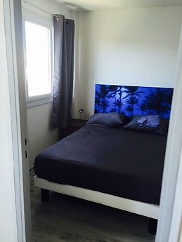 Chambre en colocation avec dressing et superbe vue sur mer dans T3 à Toulon
