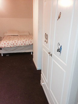 Chambre dans grande maison avec jardin