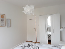 Chambre lumineuse et calme dans colocation spacieuse