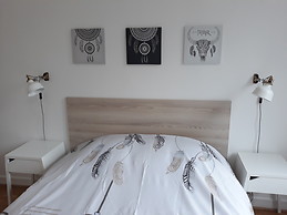 Chambre lumineuse et calme dans colocation spacieuse