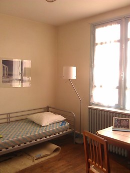 Chambre meublée en colocation