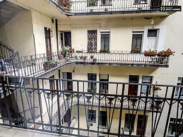 charming-2-bedroom-apartment-rent-krisztinavaros-9717cdfae015d18