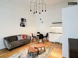 charming-2-bedroom-apartment-rent-krisztinavaros-d74cafae4a7032b