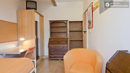 CITY CENTER FOR GIRLS NEAR 3 LINES SUBWAY AND UNIVERSITYS