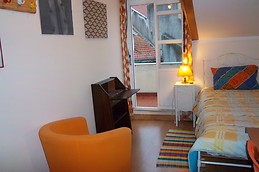 CITY CENTER FOR GIRLS NEAR 3 LINES SUBWAY AND UNIVERSITYS