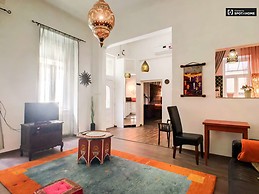 colorful-1-bedroom-apartment-balcony-ac-rent-terezvaros-1d6d10dd