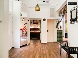 colorful-1-bedroom-apartment-balcony-ac-rent-terezvaros-2bddcbe1