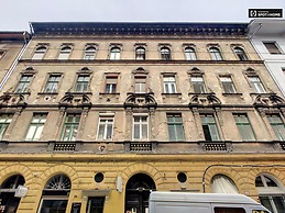 colorful-1-bedroom-apartment-balcony-ac-rent-terezvaros-43217549