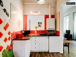 colorful-1-bedroom-apartment-balcony-ac-rent-terezvaros-bd25d0d1