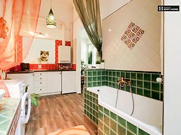 colorful-1-bedroom-apartment-balcony-ac-rent-terezvaros-c7684f5a