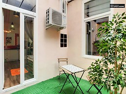 colorful-1-bedroom-apartment-balcony-ac-rent-terezvaros-ef6c69c4