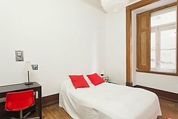 Comfortable room in an international apartment in the center of Lisbon
