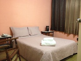 Confortable Piso Independiente en la céntrica esquina de 23 y L (Frente al hotel Habana Libre)