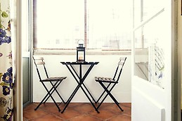 Cosy room with heat, balcony, central Lisbon, all included, extr