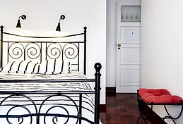 Cosy room with heat, balcony, central Lisbon, all included, extr