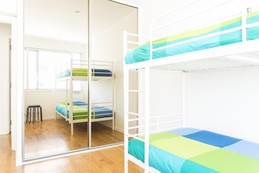Sunny bunk bedroom in a modern T2 (Colombo-Colégio Militar-Carnide) - some bills included