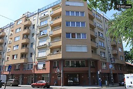 cute-1-bedroom-apartment-rent-close-natural-history-museum-jozse