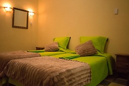 Casa amplia con dos habitaciones y