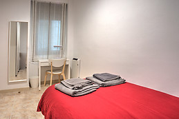 Room 3. Downtown Students apartment in Tarragona, all the furniture is new