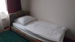 Quite room in a 2 - bedroom apartment located a few steps from