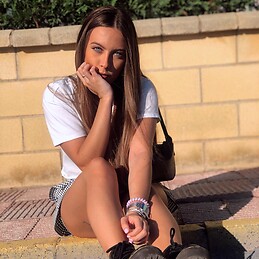 Ana Valenciano Hernandez