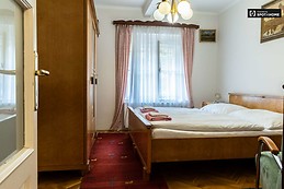 Double bed in Rooms for rent in 2-bedroom apartment in Prague 10