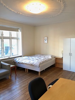 Large and sunny room in the center of Copenhagen with a balcony