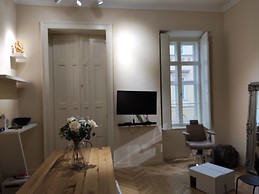 Extremly central just refurbed high spec apartment