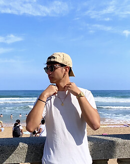 Adrià (@adriabadia._) Badia Andreu