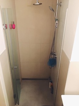 En-suite room available in a large apartment in prague 5